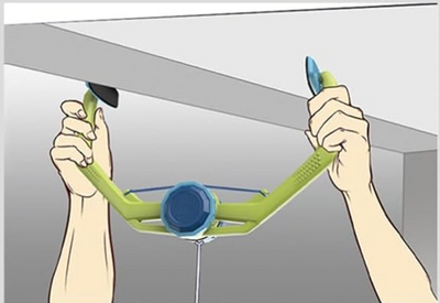 1️⃣ Accroche le support